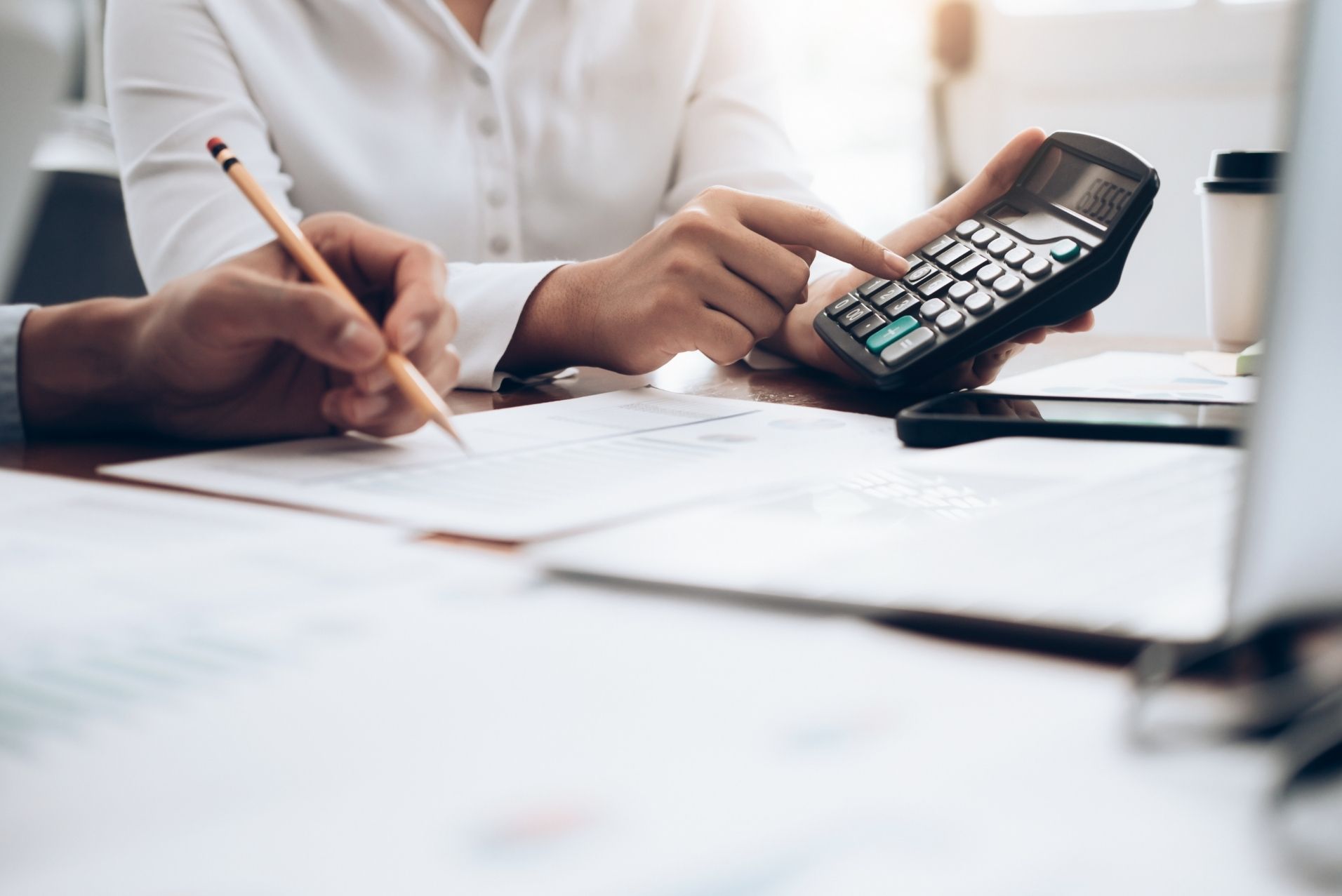 di-cosa-si-occupa-addetto-paghe-e-contributi